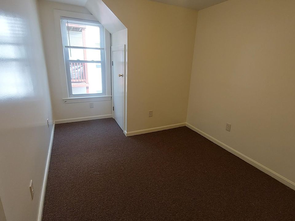 1st image of 46 Cartier St #2