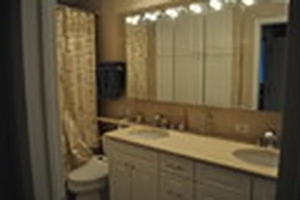 Sold by Bryan L Rozencwaig, LREB | media 22