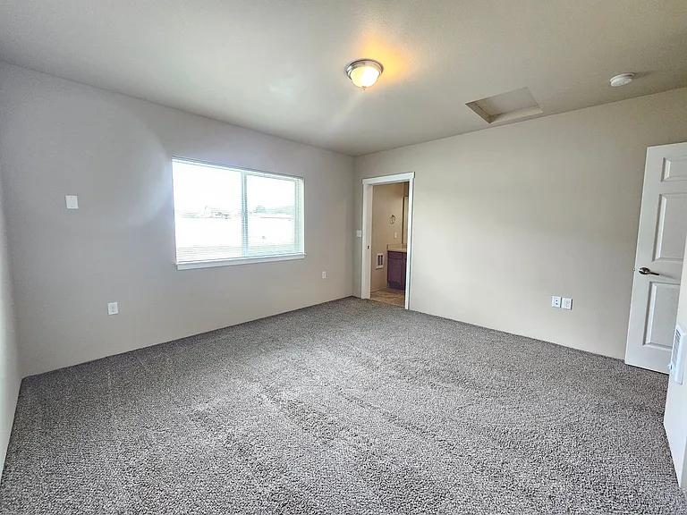 5205-5207 E Upriver Dr — Photo 13