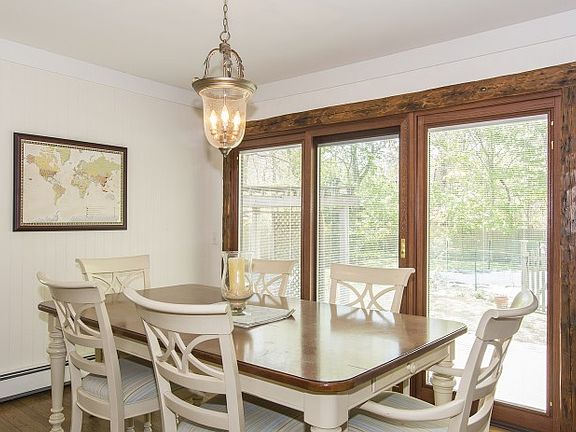 3rd image of 80 Woodbine Dr