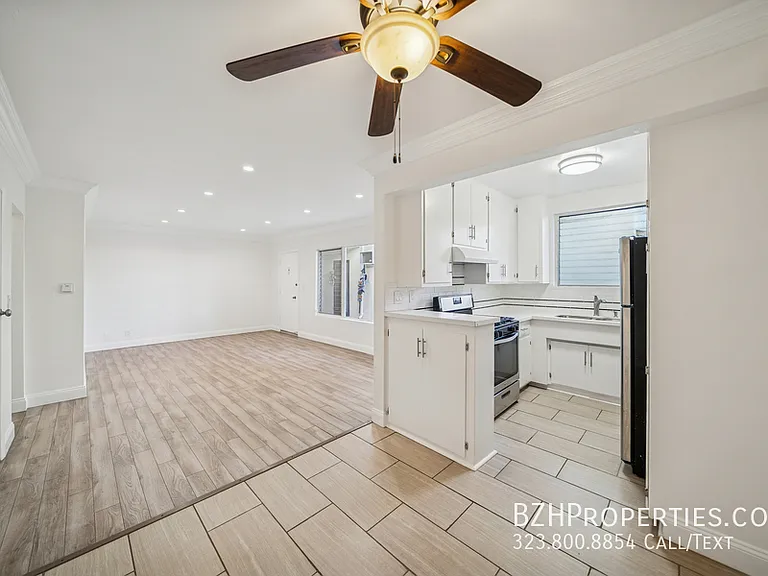 1215 N Hayworth Ave #104B — Photo 4