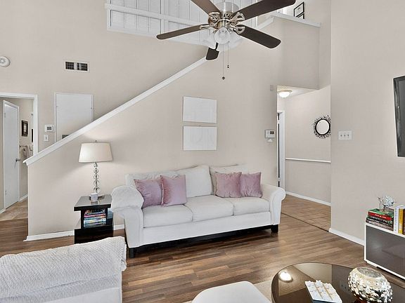 2nd image of 5981 Arapaho Rd APT 1006