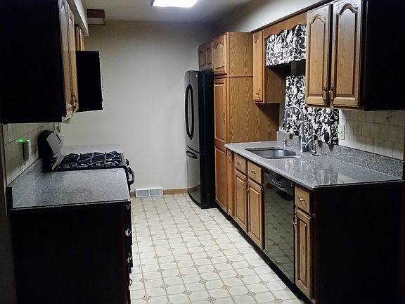 3rd image of 695 Catkins Dr