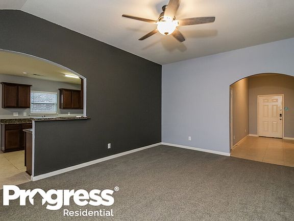 3rd image of 204 Cottonwood Dr