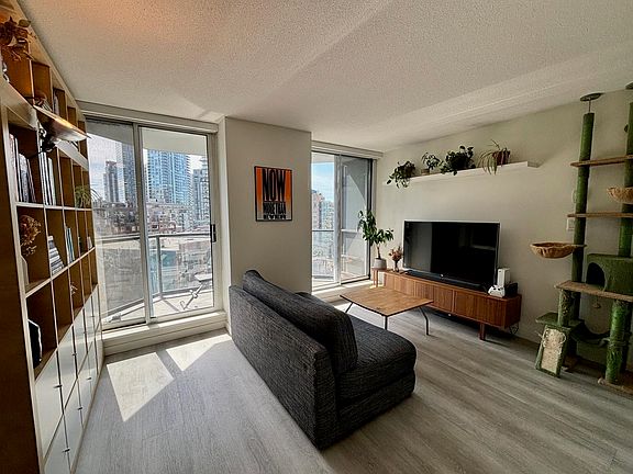 4th image of 1212 Howe St #809