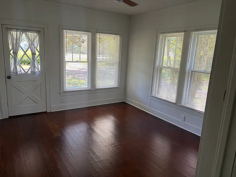1629 W Broad St — Photo 11