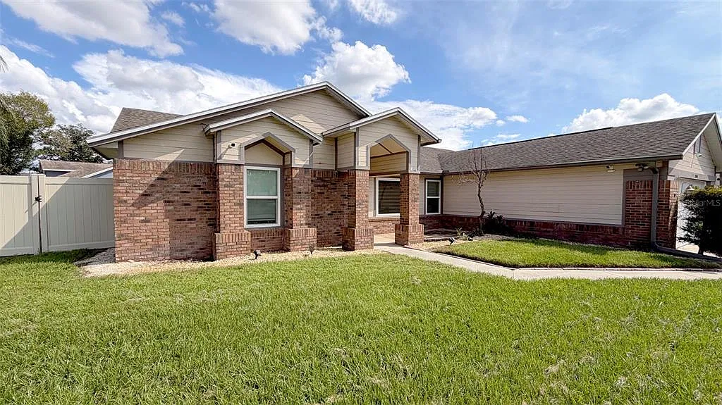 4 bed, 2.0 bath, 1956 sqft, $3,500 — Photo 3