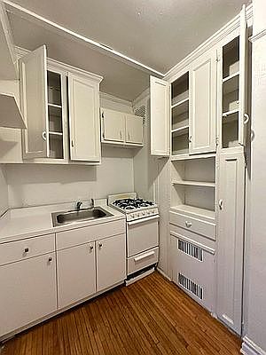2nd image of 195 Underhill Ave #6B