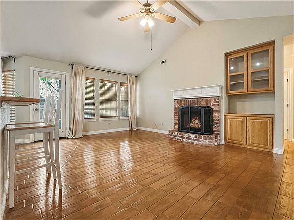 3rd image of 1875 Lancaster Dr