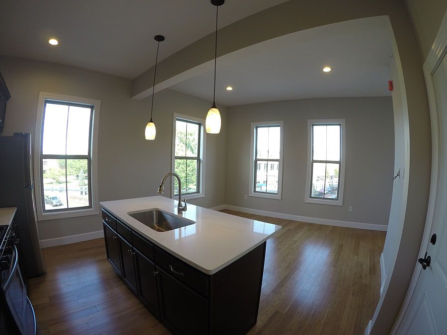 1st image of 276 Glen St APT 305