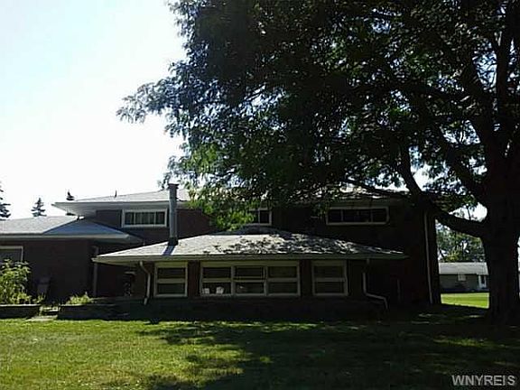 3rd image of 8410 Effie Dr
