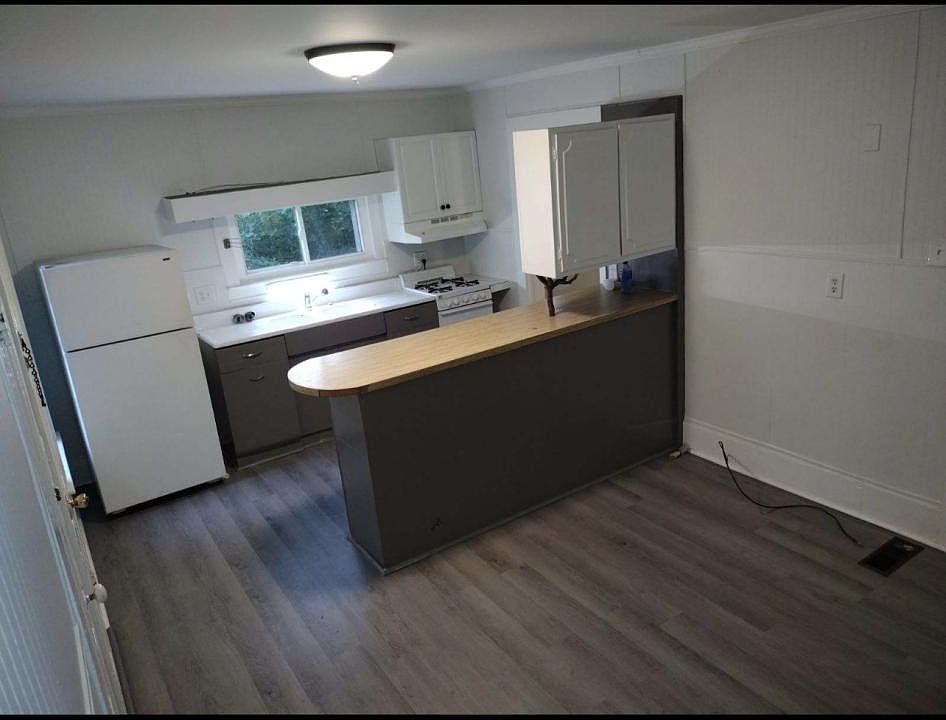 1st image of 77 East Ave APT B