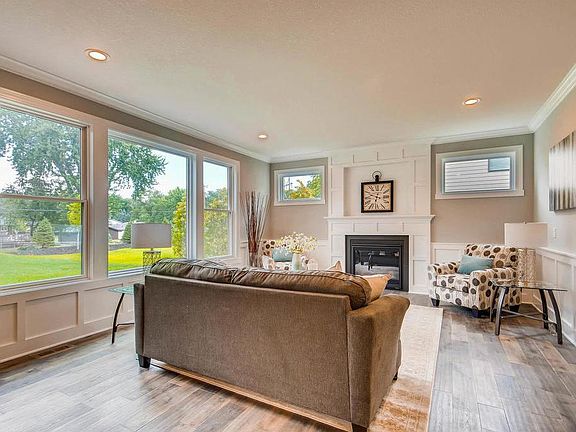 3rd image of 831 Cheri Ln