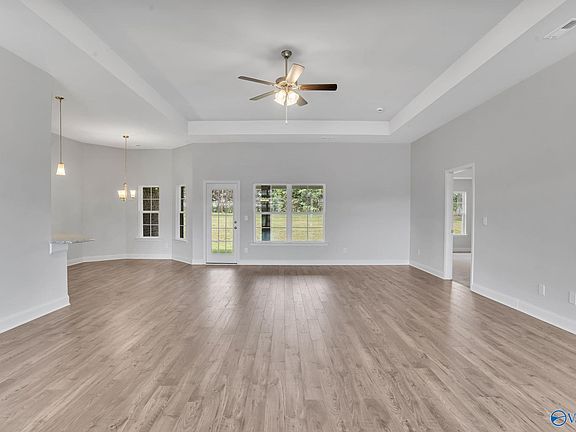 3rd image of 303 Carnation Ave