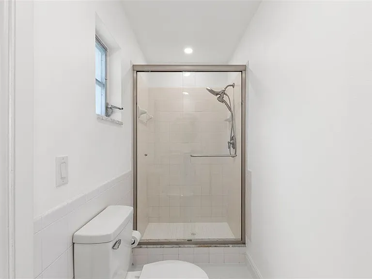3488 Shady Bluffs Dr — Photo 17