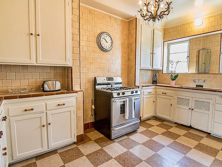 1442 N Hayworth Ave #A — Photo 6