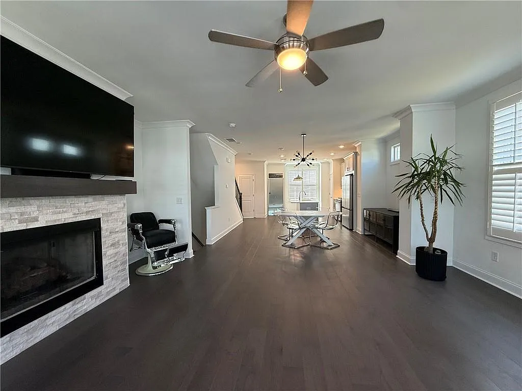 3 bed, 3.5 bath, 2016 sqft, $2,795 — Photo 3
