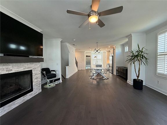 3rd image of 1112 Larkin Dr