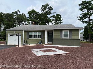 16 Bugle Ct, Toms River, NJ 08757