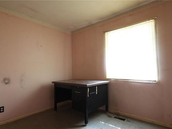 4th image of 3670 Breen Dr