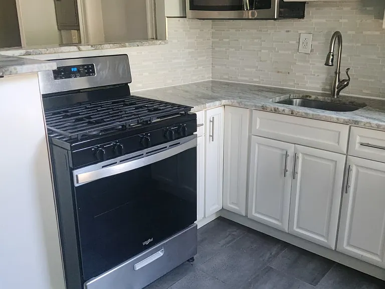 435 E Walnut Ln #1 — Photo 3