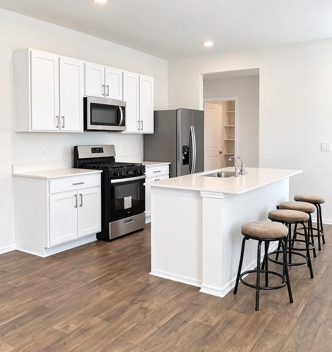 3 bed, 2.0 bath, 1481 sqft, $2,000 — Photo 4