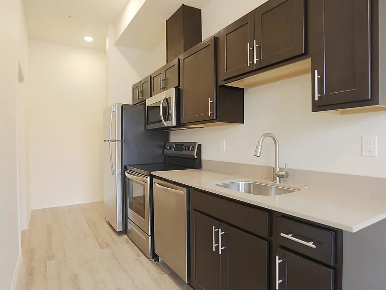 7180 N Leavitt Ave — Photo 41