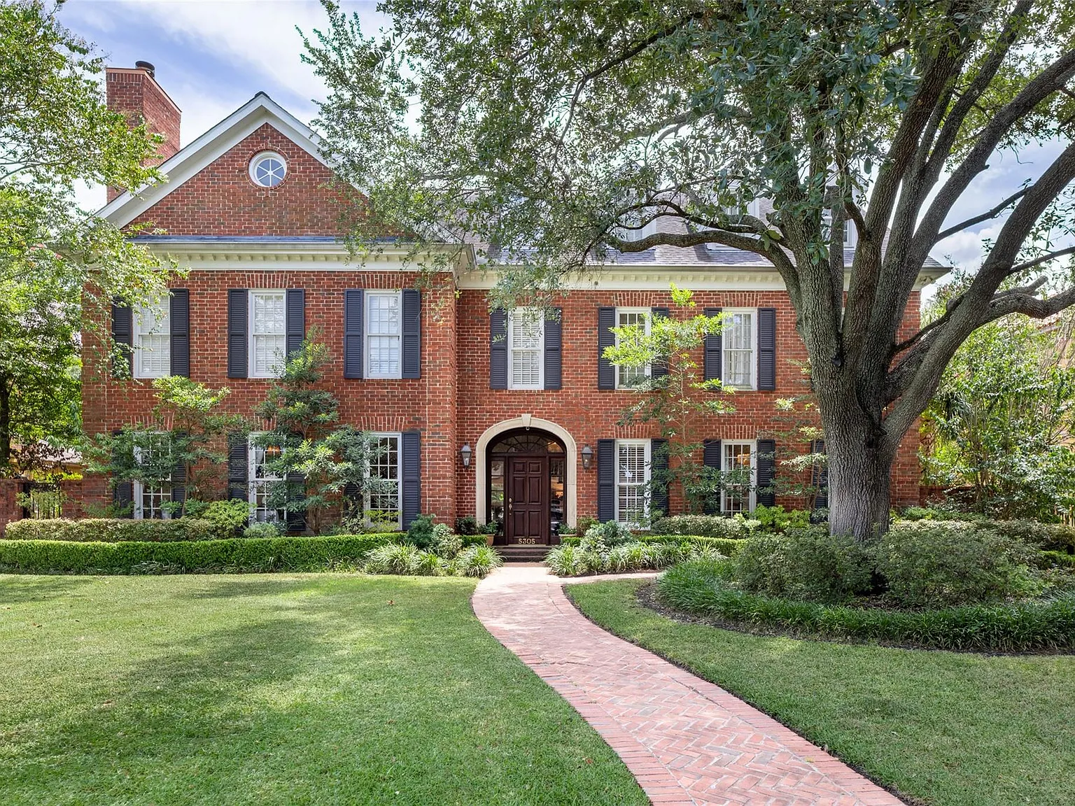 5 bed, 5.5 bath, 5575 sqft, $18,500 — Photo 1
