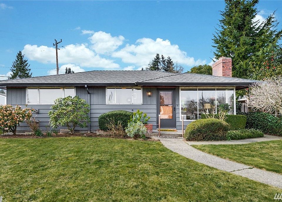 Turnkey gorgeously remodeled mid-century classic rambler in quiet Lakeridge neighborhood at south end of Lake Washington.