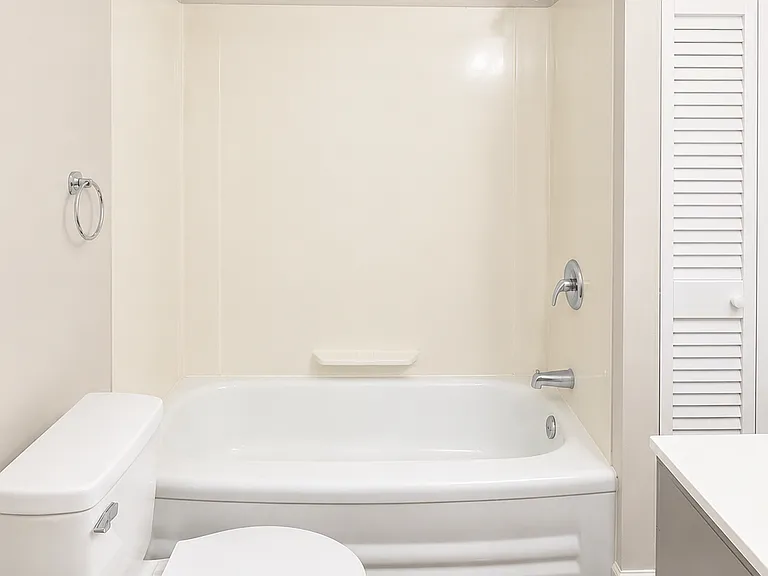6125 Everall Ave — Photo 4