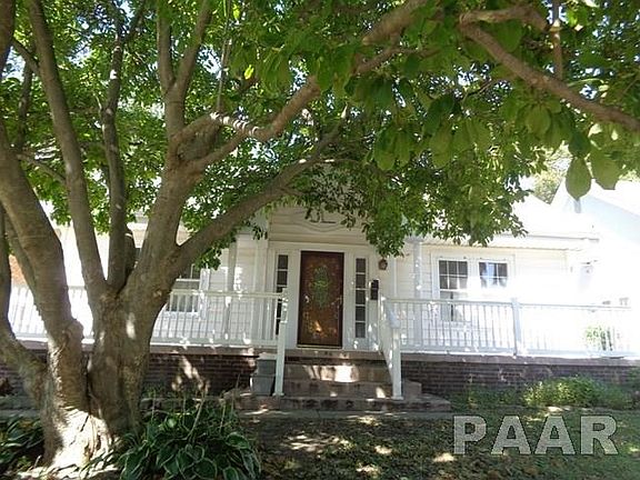 2nd image of 913 E Corrington Ave