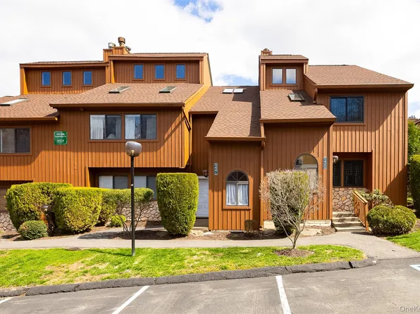 237 Panorama Court, Poughkeepsie, NY 12603