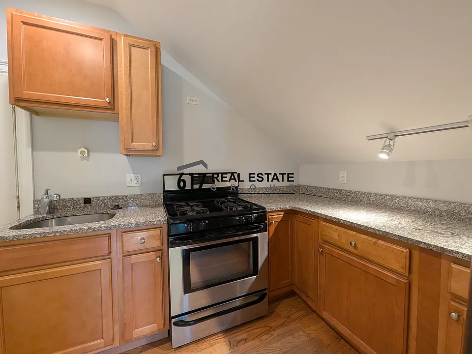 21-3 Chestnut Hill Ave