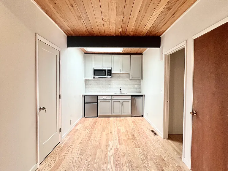 1465 Scenic Ave — Photo 4