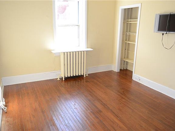 5th image of 207 W South Ave