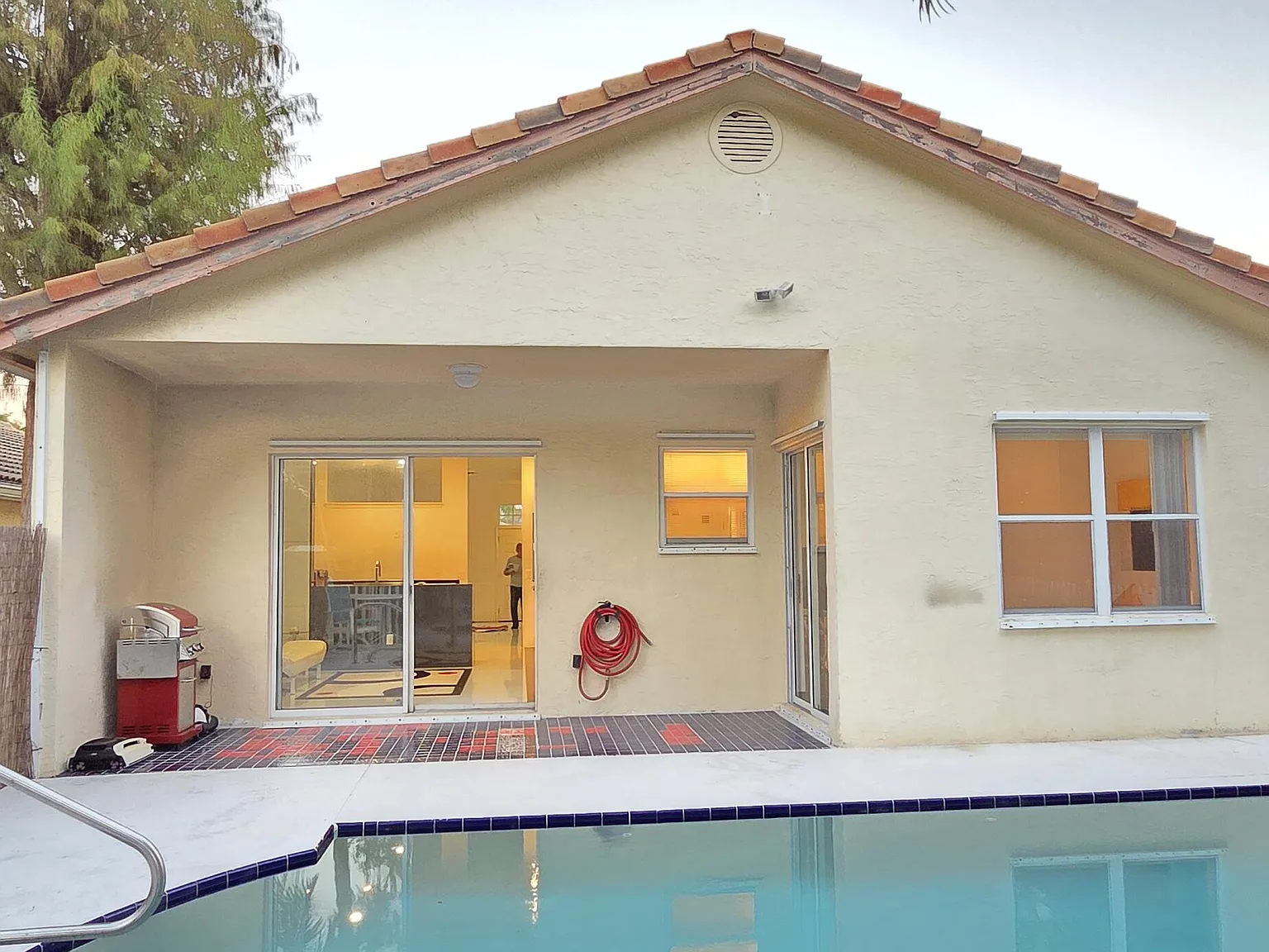 3 bed, 2.0 bath, 1408 sqft, $5,000 — Photo 4