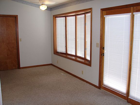 Breakfast Nook w/Bow Window