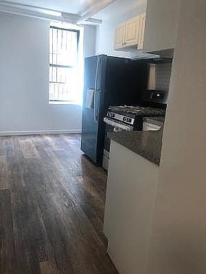 2nd image of 148 Saint James Pl #5