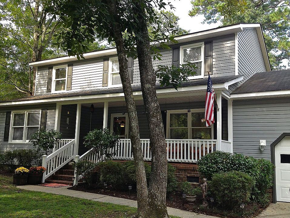 1st image of 901 Oak Dr
