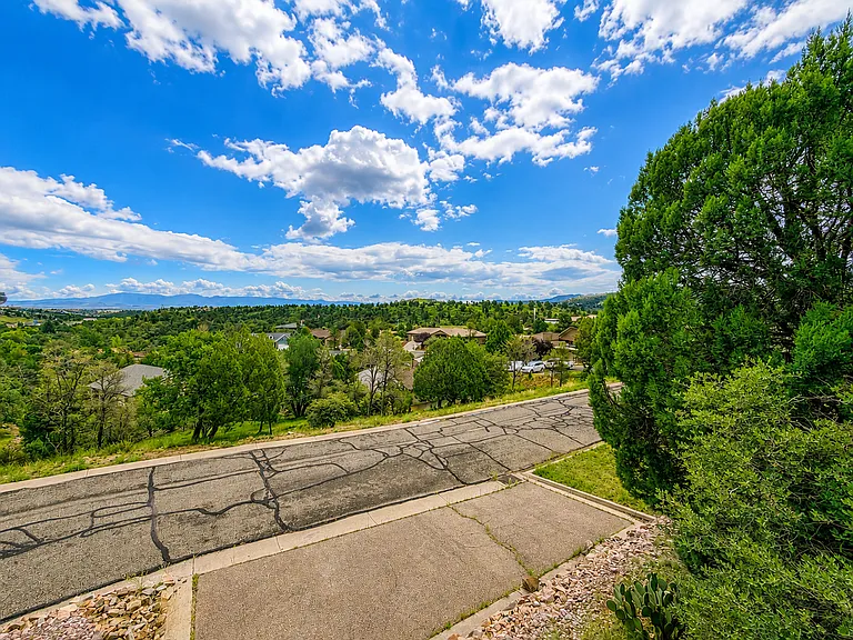 4925 Summit Cir — Photo 33