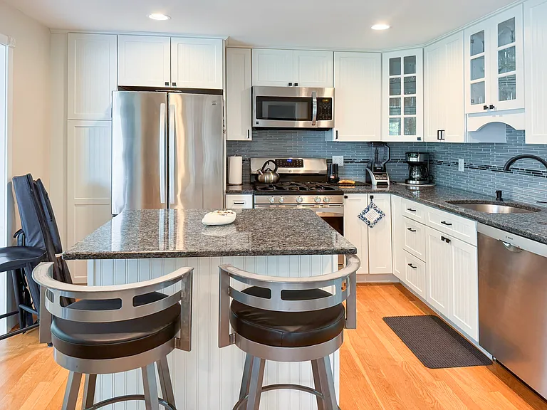 182 Beacon St — Photo 6