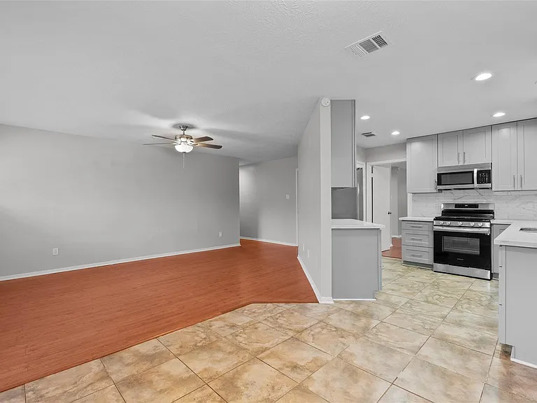 15834 Constitution Ln — Photo 14
