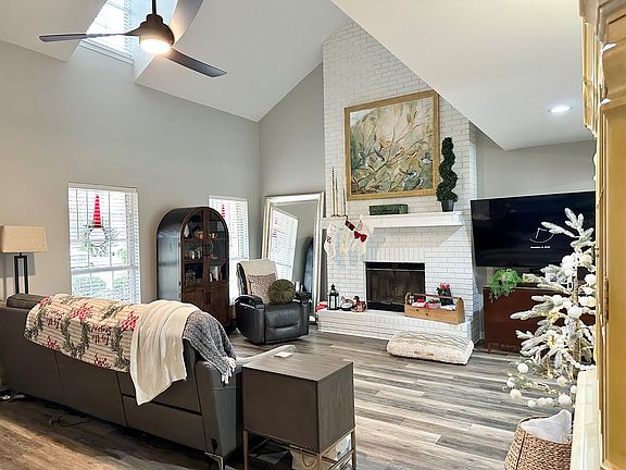 4th image of 1104 Karen Ln