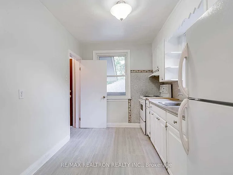 27 Highland Park Blvd — Photo 21