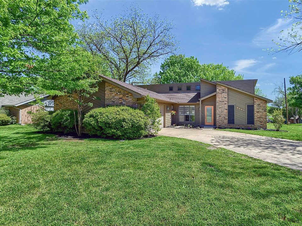 1st image of 2001 Oak Creek Dr