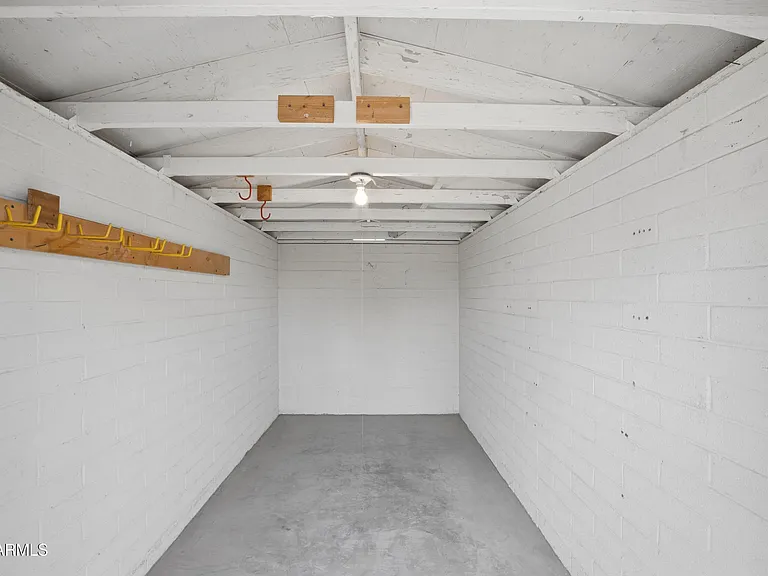 1014 E Balboa Cir — Photo 26
