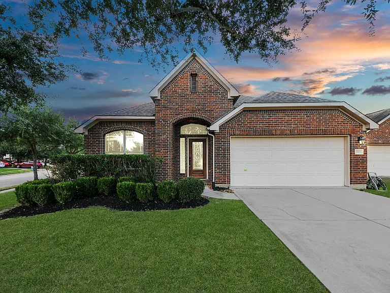 7503 Amber Village Cir — Photo 1
