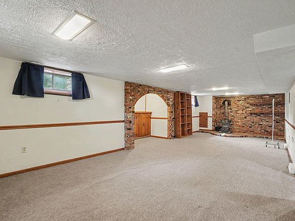 4th image of 8 Bennett Ave