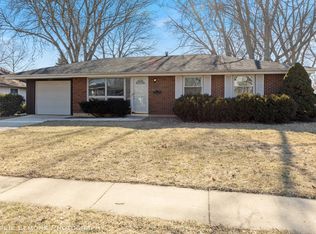 1403 Hampton Ln, Schaumburg, IL 60193