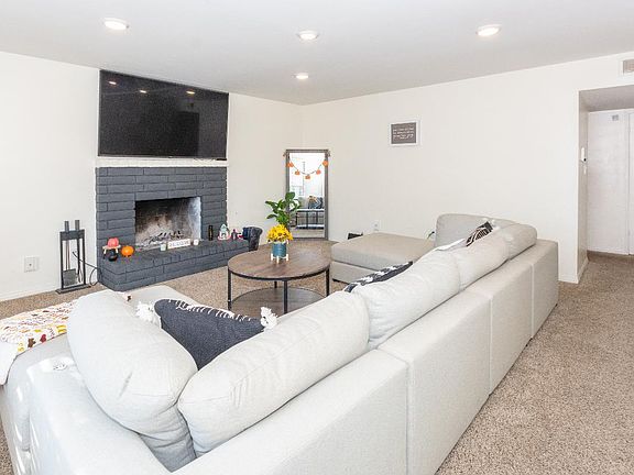 3rd image of 5808 Fair Oaks Dr
